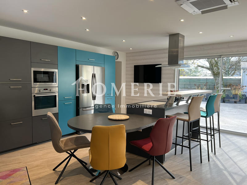 Maison - 232 m² - 7 pièces