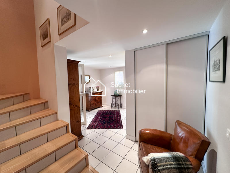 Maison - 200 m² - 9 pièces