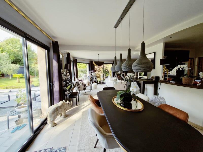 Maison contemporaine - 197 m² - 6 pièces