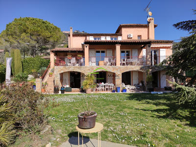 Maison - 298 m² - 9 pièces