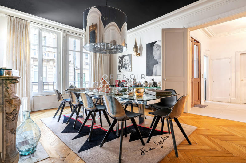 Maison - 302 m² - 10 pièces