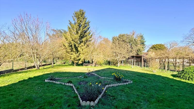 Maison - 202 m² - 9 pièces