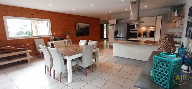 Maison - 190 m² - 5 pièces