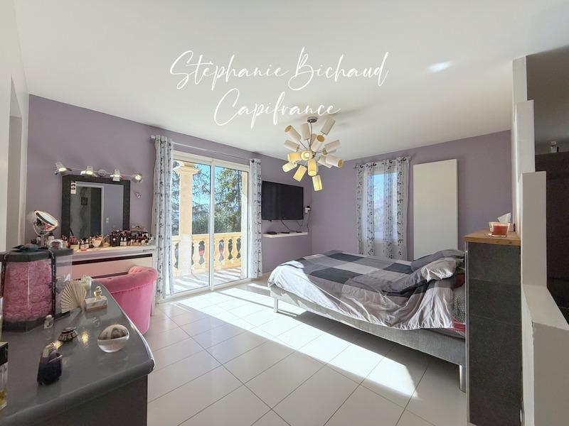 Villa - 205 m² - 6 pièces