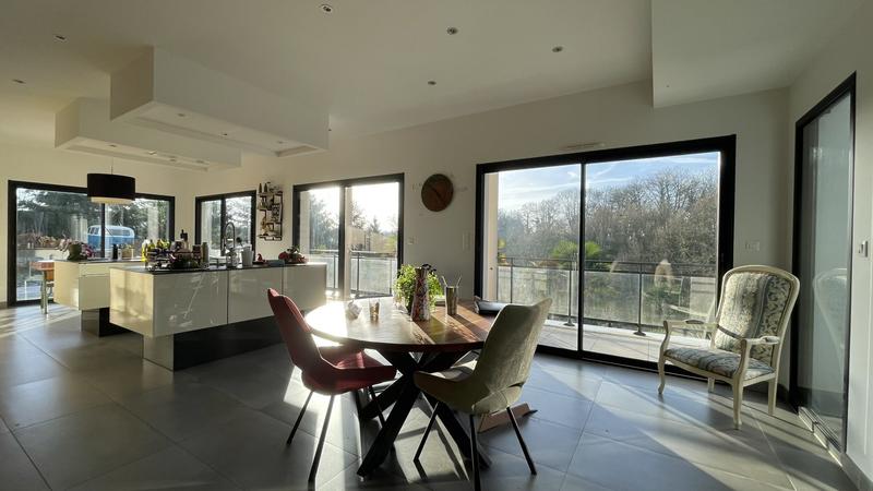 Maison contemporaine - 242 m² - 10 pièces