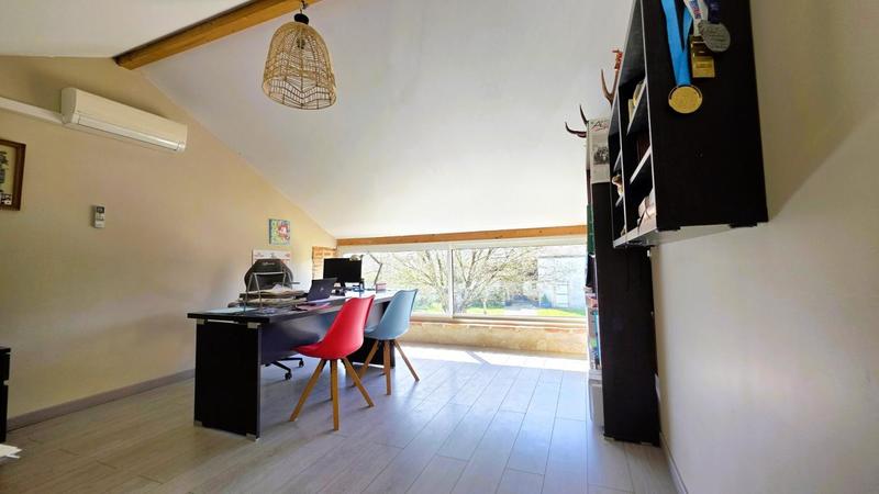 Maison - 240 m² - 8 pièces