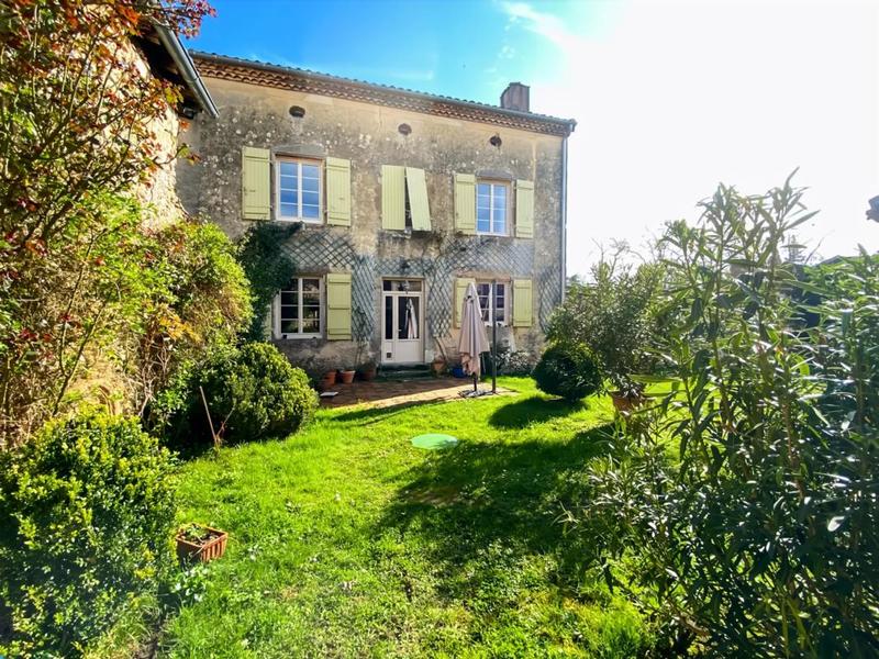 Maison de maîtres - 200 m² - 8 pièces