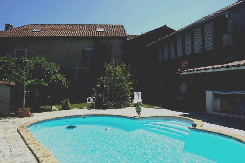 Maison - 270 m² - 6 pièces