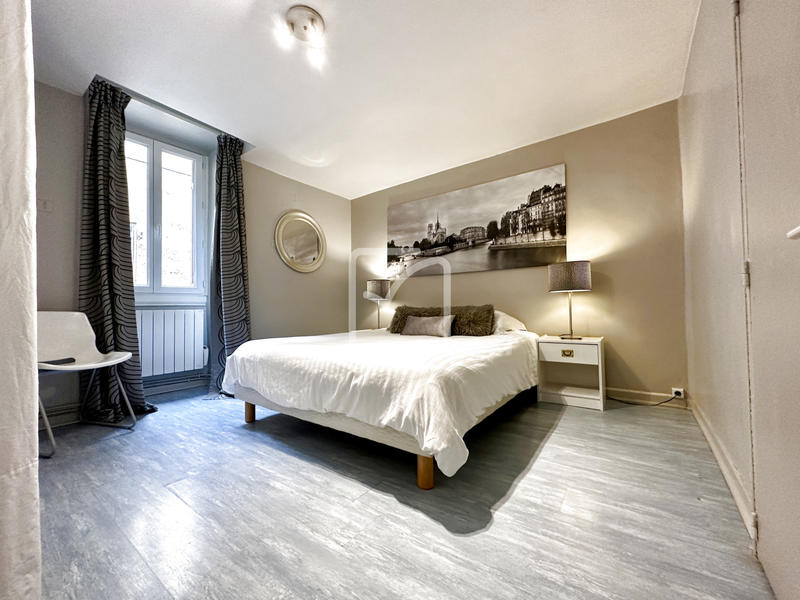 Maison - 160 m² - 10 pièces