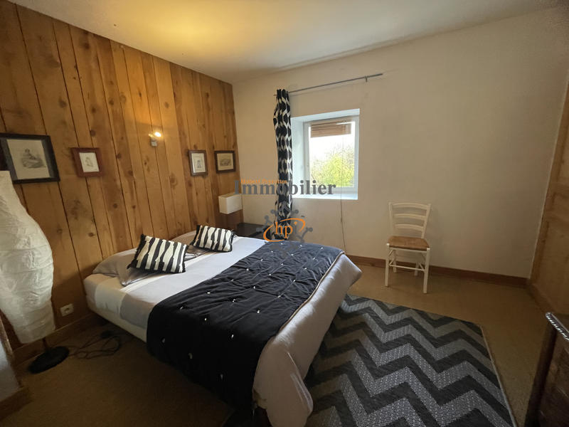 Propriété - 305 m² - 11 pièces