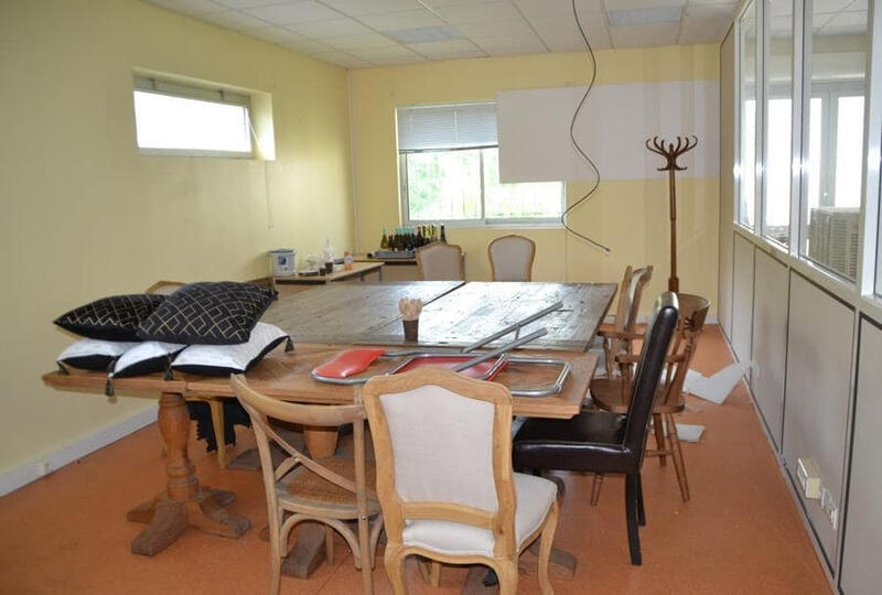 Local commercial - 1 700 m²