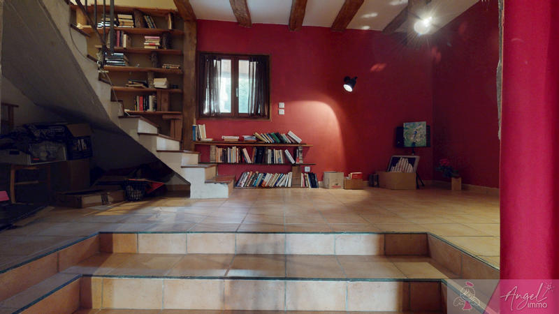 Maison - 242 m² - 9 pièces