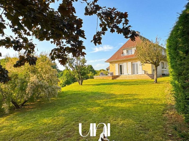 Maison - 260 m² - 6 pièces