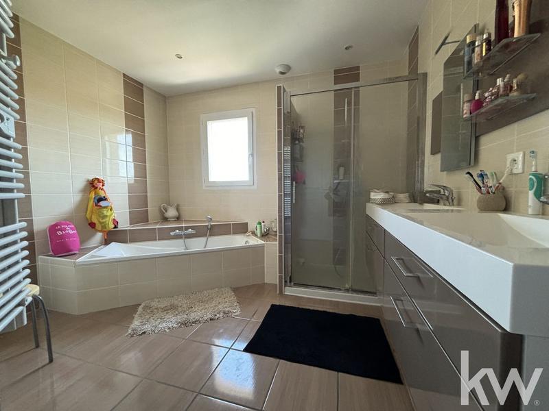 Grange - 152 m² - 5 pièces