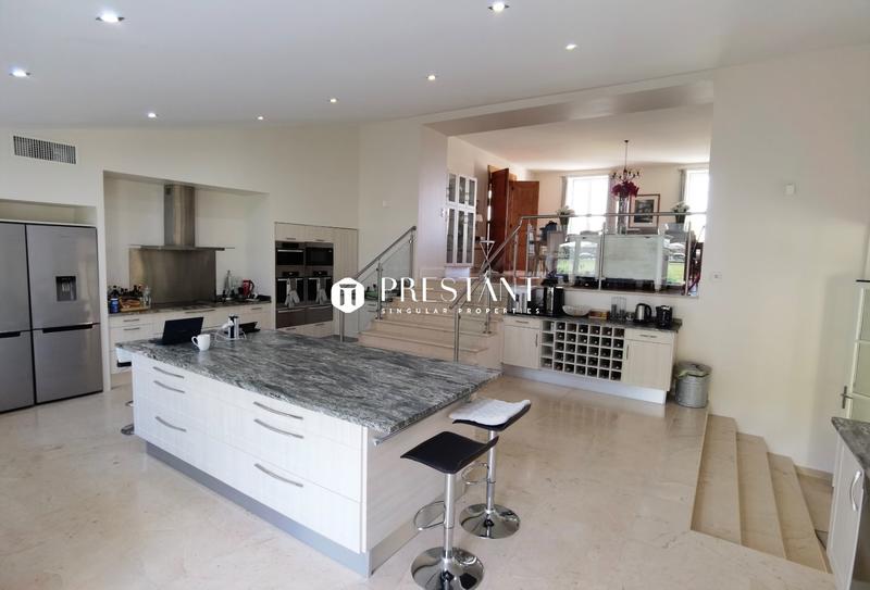 Maison de domaine - 755 m² - 18 pièces