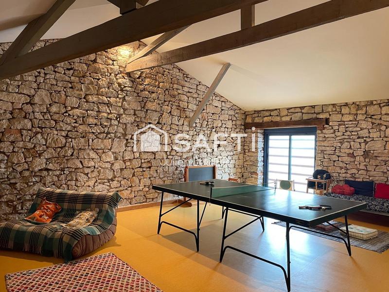 Maison - 245 m² - 8 pièces