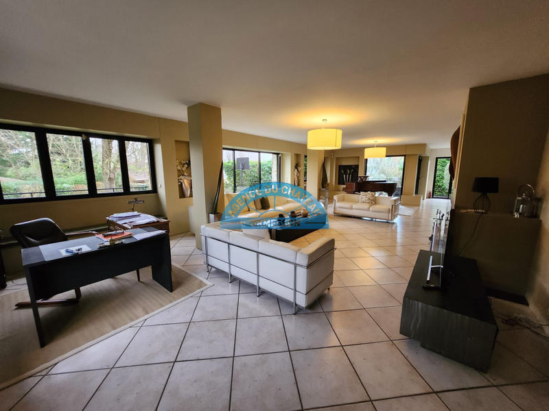 Maison - 254 m² - 10 pièces