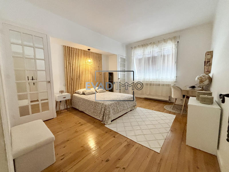 Maison - 257 m² - 8 pièces