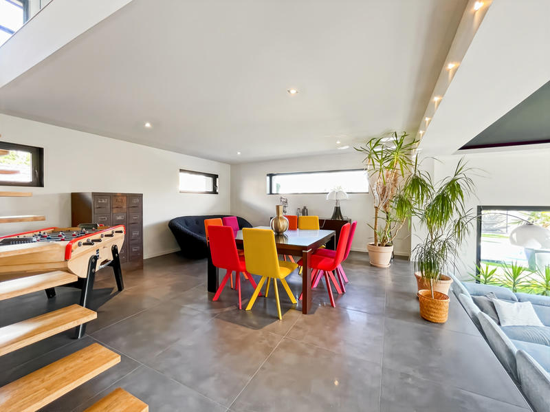 Maison - 233 m² - 7 pièces