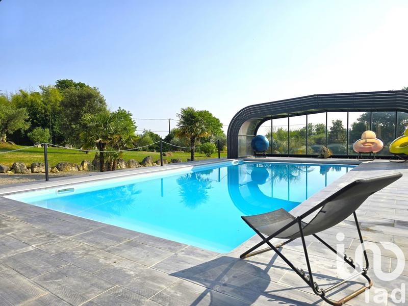 Maison - 940 m² - 23 pièces