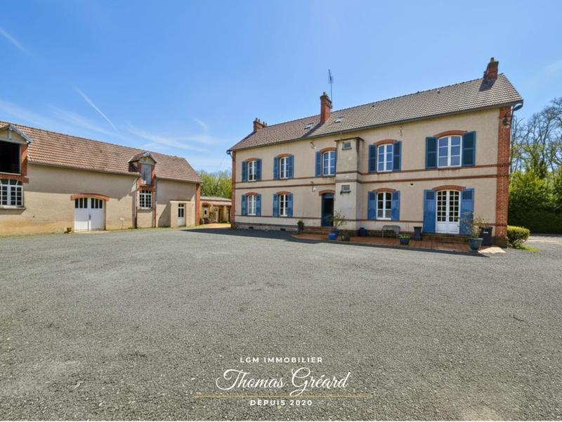 Propriété - 282 m² - 9 pièces