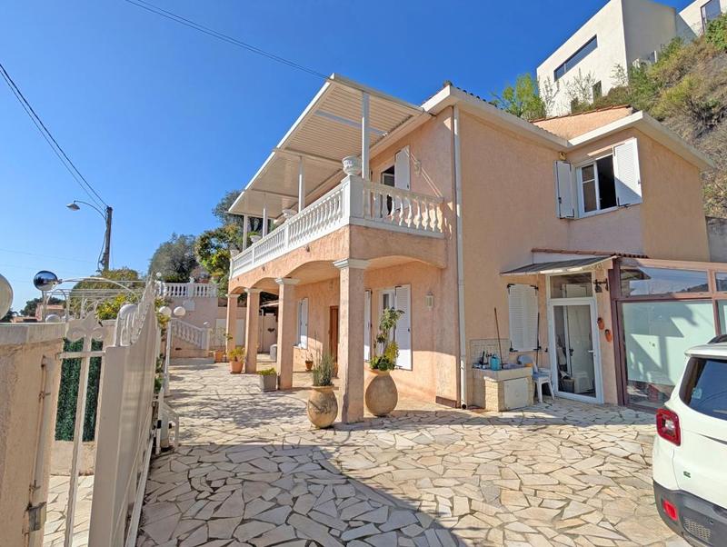 Maison - 181 m² - 5 pièces