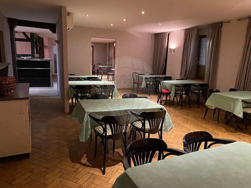 Local commercial - 200 m² - 5 pièces