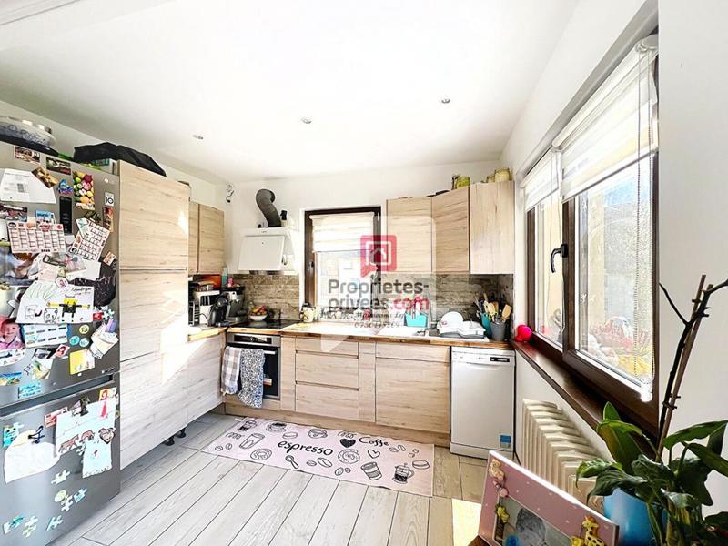 Maison - 240 m² - 18 pièces