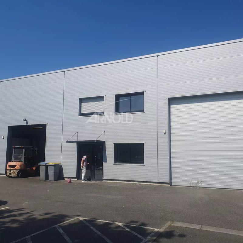 Entrepôt - 260 m² - 5 pièces