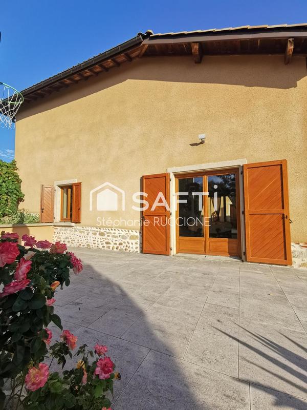 Maison - 240 m² - 6 pièces