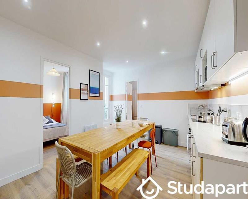 Chambre - 70 m² - 1 pièce