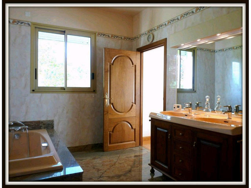 Maison - 240 m² - 6 pièces