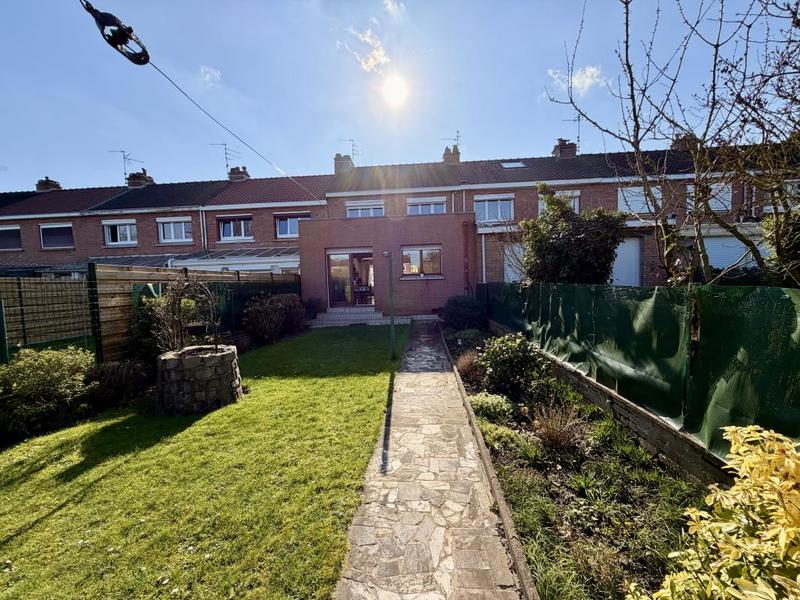 Maison - 96 m² - 4 pièces