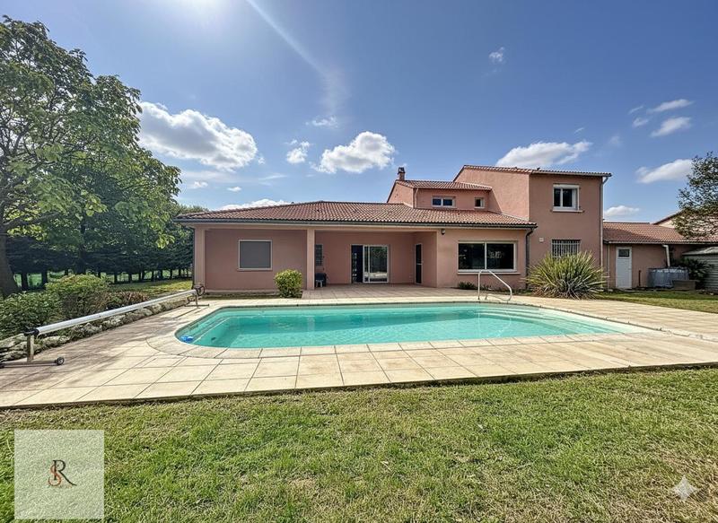 Maison - 214 m² - 7 pièces