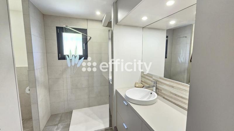 Pavillon - 211 m² - 8 pièces