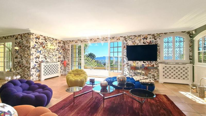 Maison - 273 m² - 7 pièces