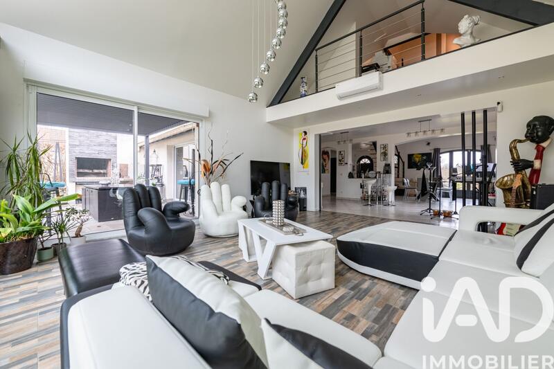 Maison - 210 m² - 9 pièces