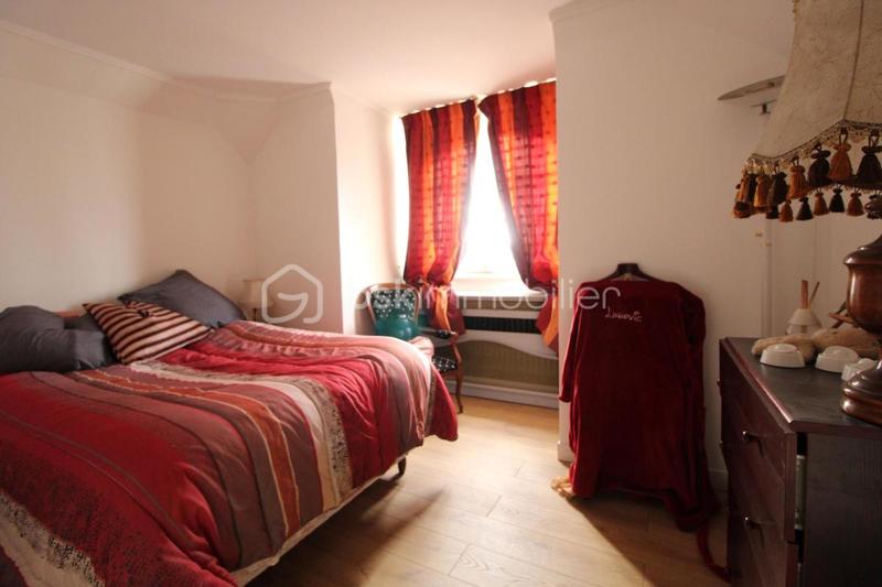 Maison - 226 m² - 7 pièces