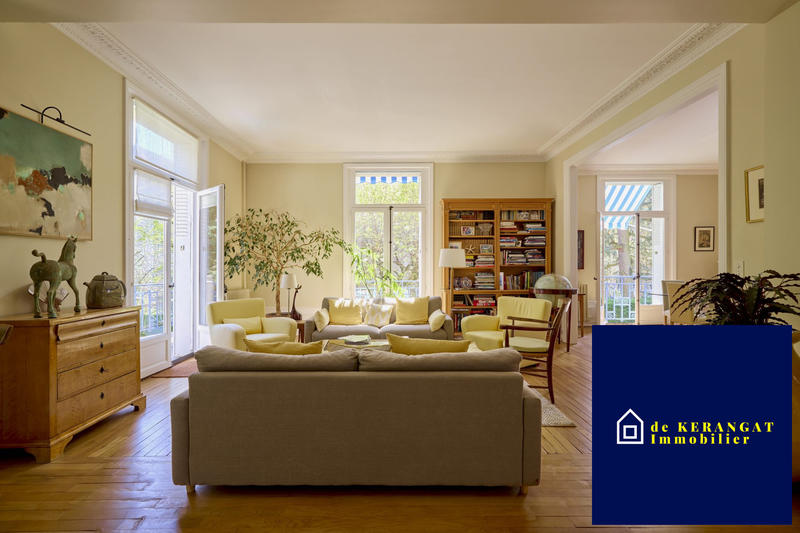 Maison - 262 m² - 9 pièces