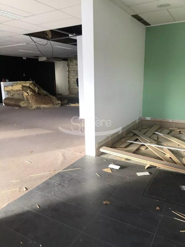 Local commercial - 350 m² - 1 pièce
