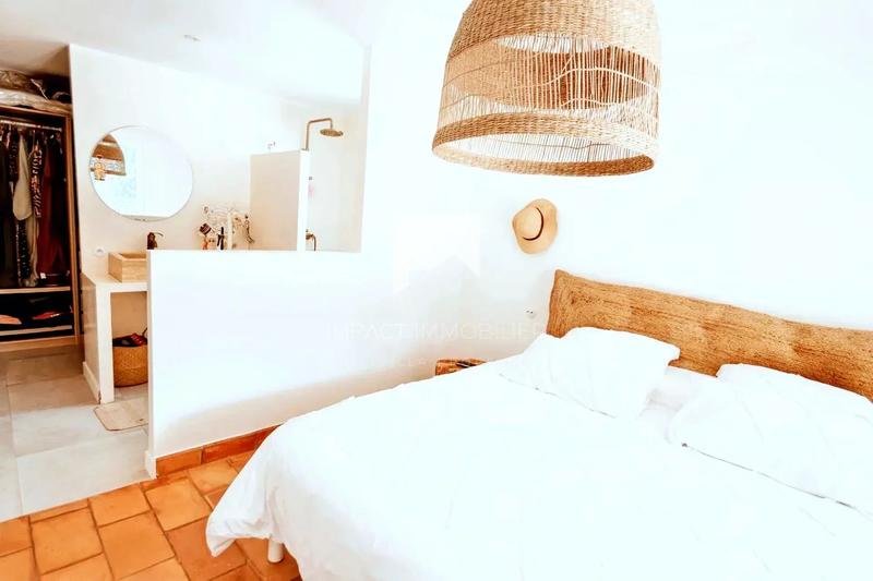 Maison - 240 m² - 7 pièces