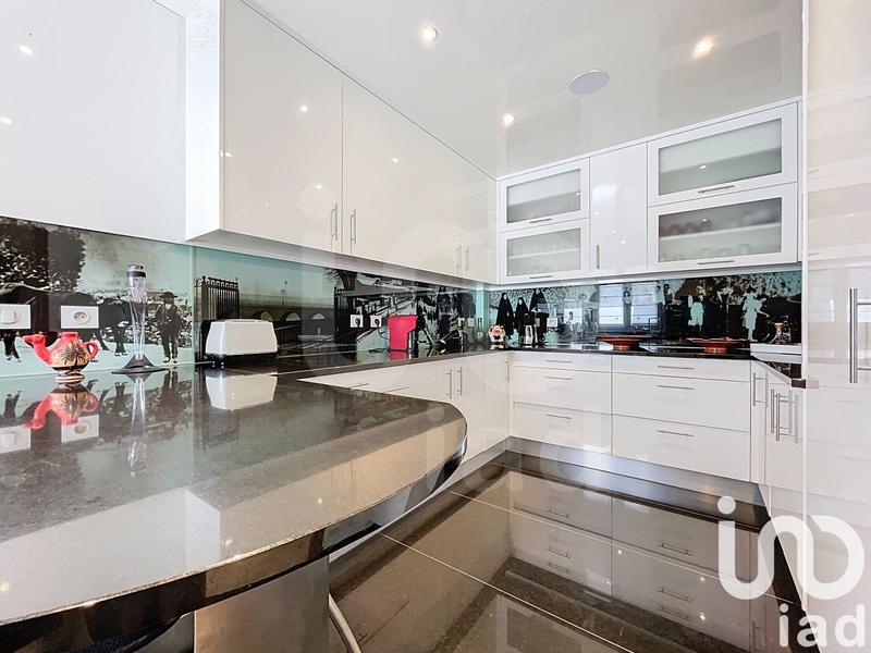 Maison - 181 m² - 7 pièces