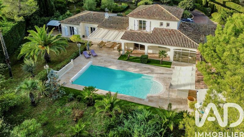 Maison - 270 m² - 8 pièces