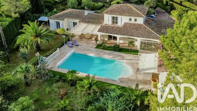 Maison - 270 m² - 8 pièces