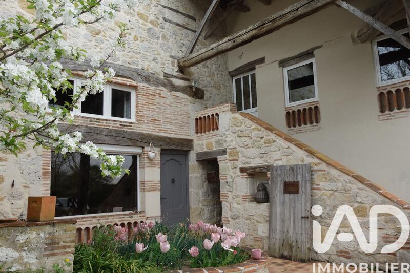 Maison - 360 m² - 8 pièces