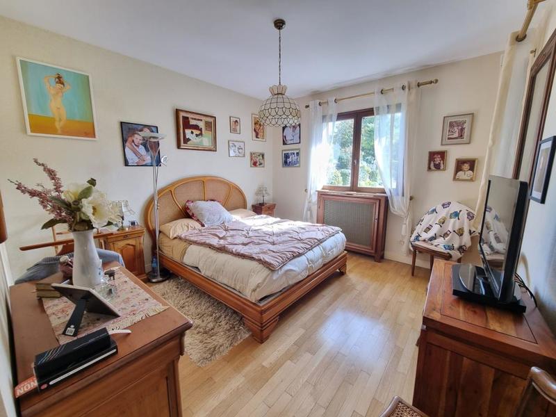 Maison - 221 m² - 8 pièces