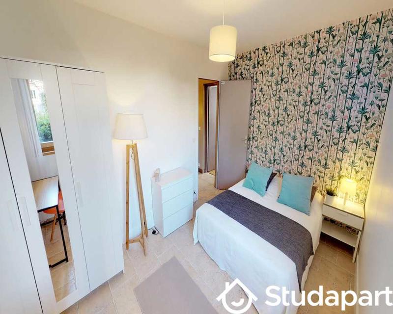 Chambre - 100 m² - 1 pièce