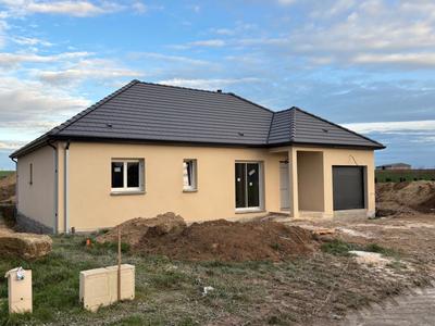 Maison - 90 m² - 5 pièces