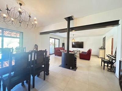 Maison - 300 m² - 9 pièces