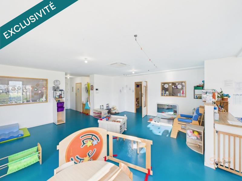 Local commercial - 240 m² - 12 pièces